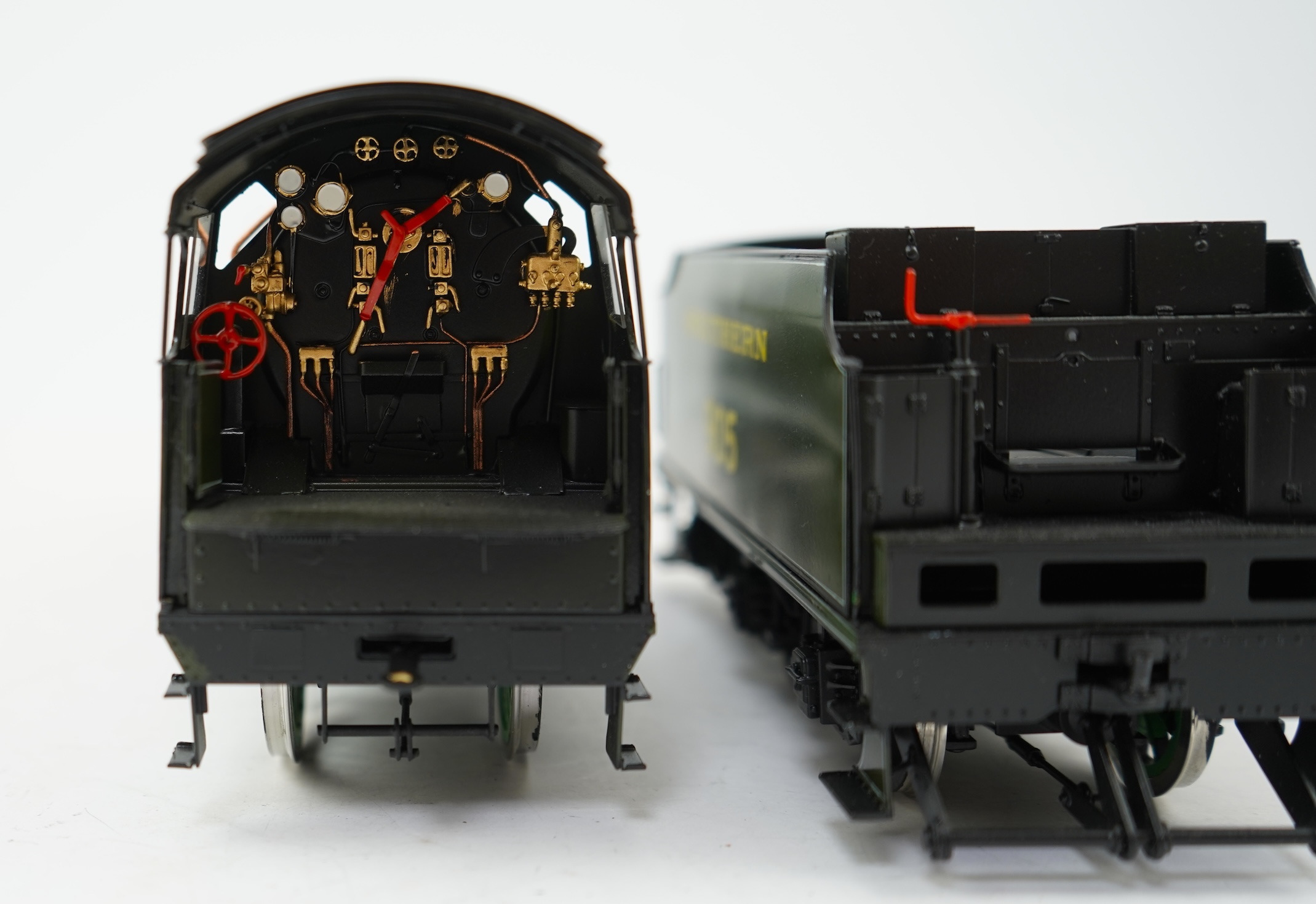 An 0 Gauge Finescale Brass model of Southern Railway Schools Class, Tonbridge 905, 4-4-0 tender locomotive, powered for two rail operation.